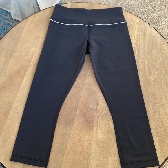 Lululemon Wunder Under Crop Mid-Rise Black with Reflective Stripe - Picture 1 of 9